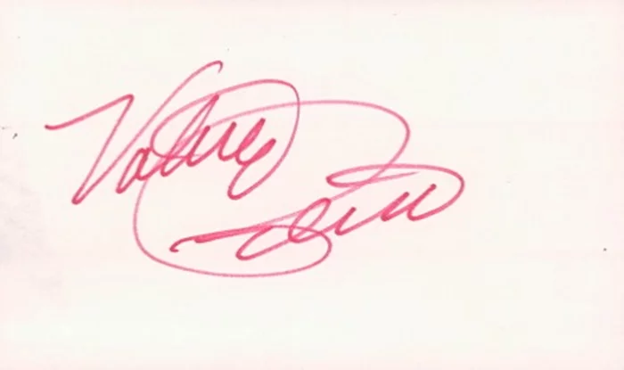 Valerie Perrine autograph