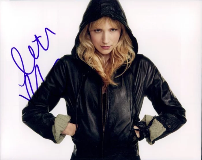 Beth Riesgraf autograph
