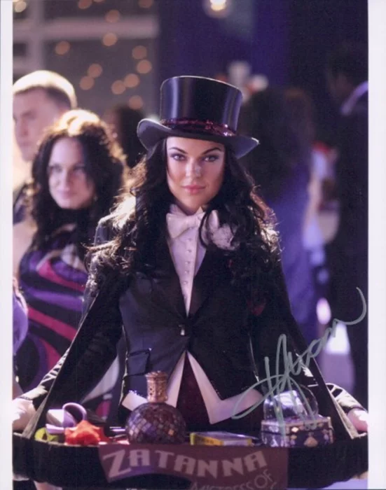 Serinda Swan autograph