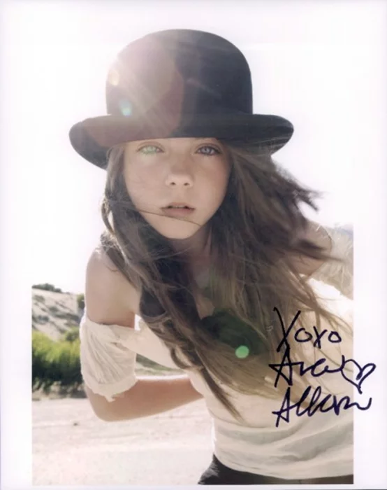 Ava Allan autograph