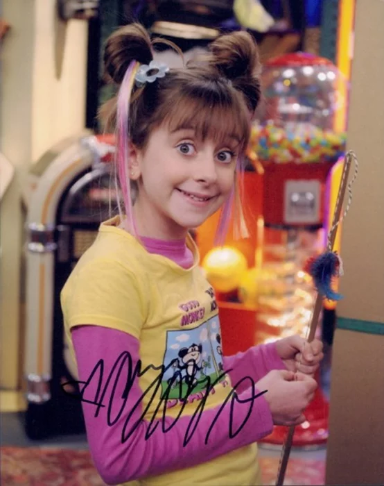Allisyn Arm autograph
