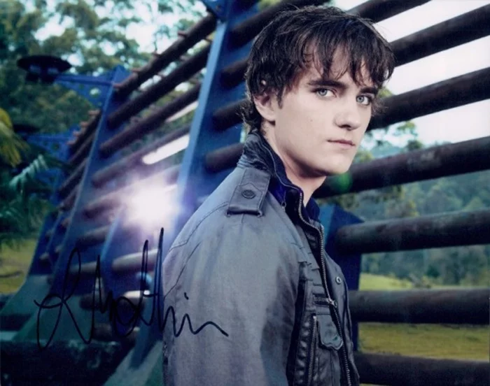 Landon Liboiron autograph