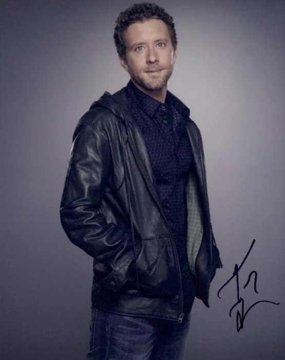 T.J. Thyne autograph