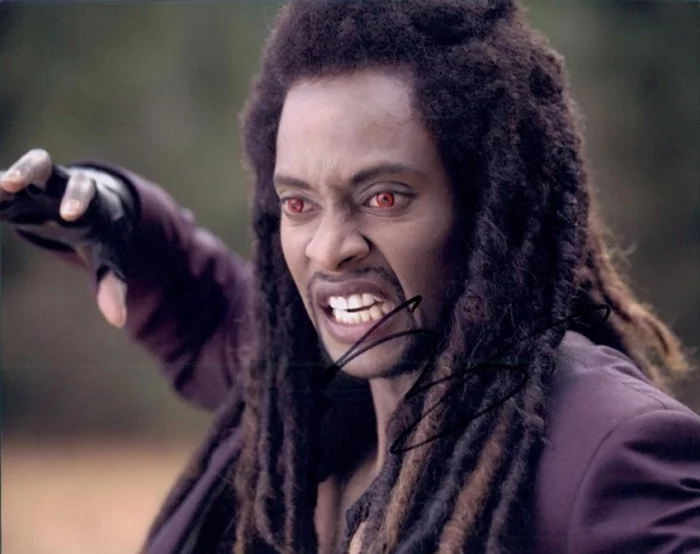 Edi Gathegi autograph