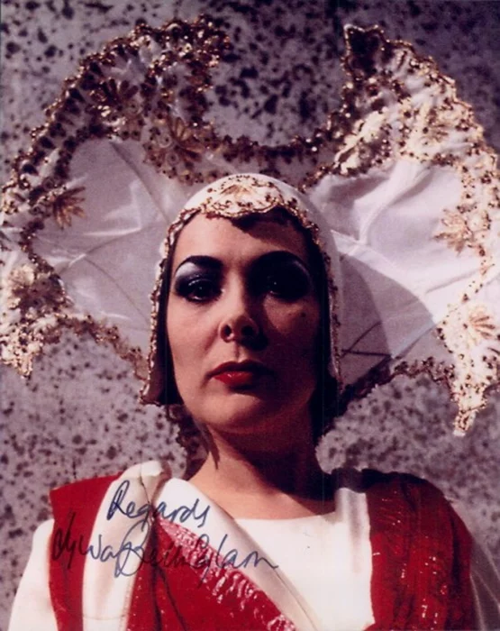 Lynda Bellingham autograph