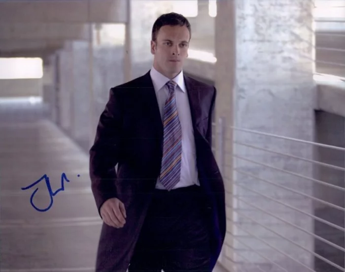 Jonny Lee Miller autograph