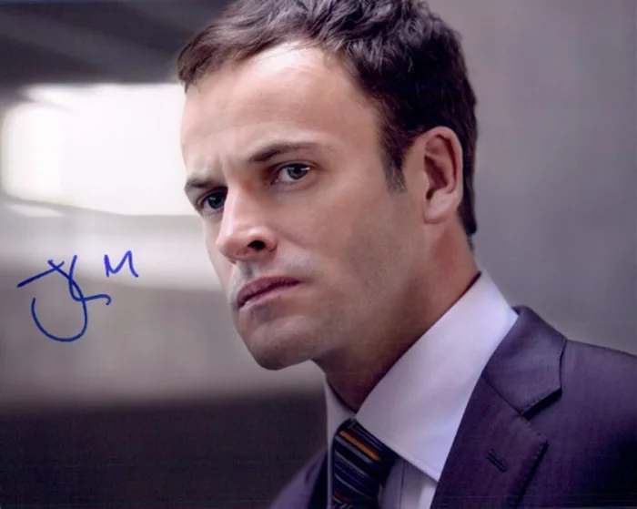 Jonny Lee Miller autograph