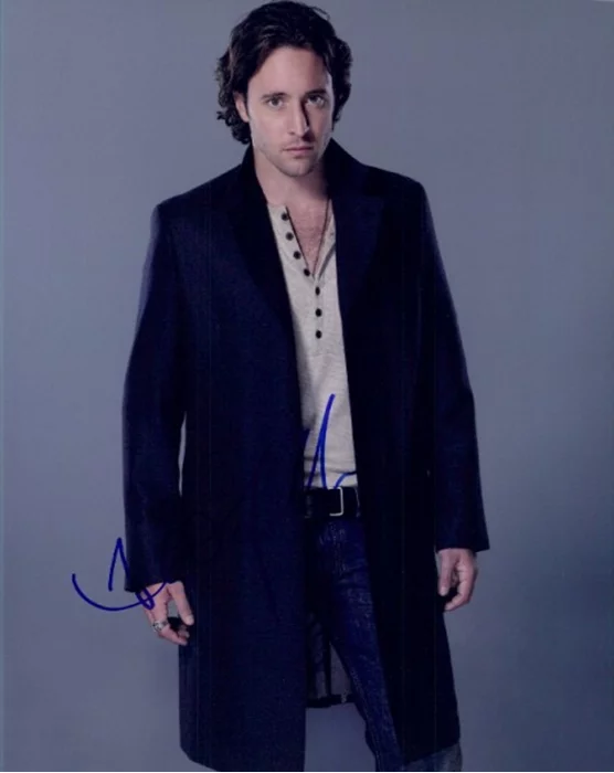 Alex O'Loughlin autograph
