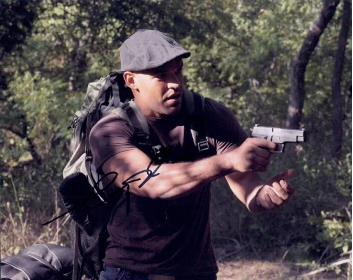Amaury Nolasco autograph
