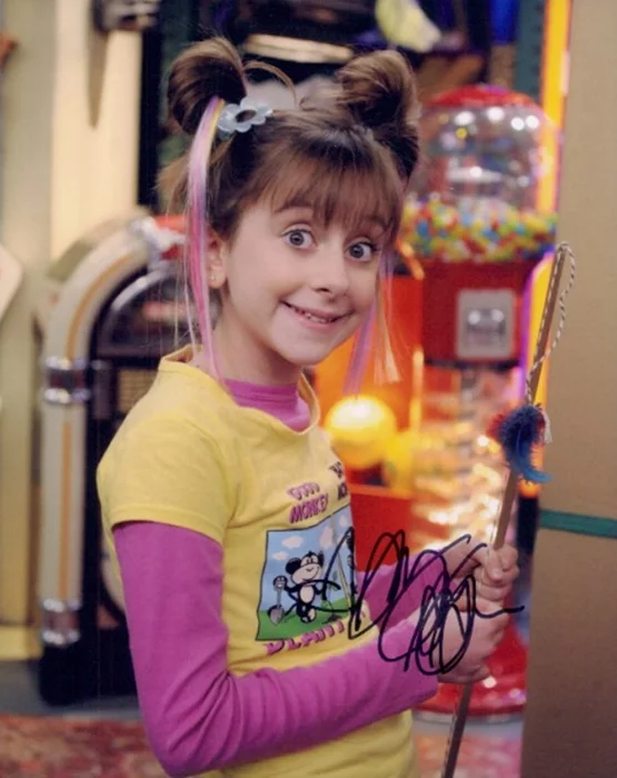 Allisyn Arm autograph
