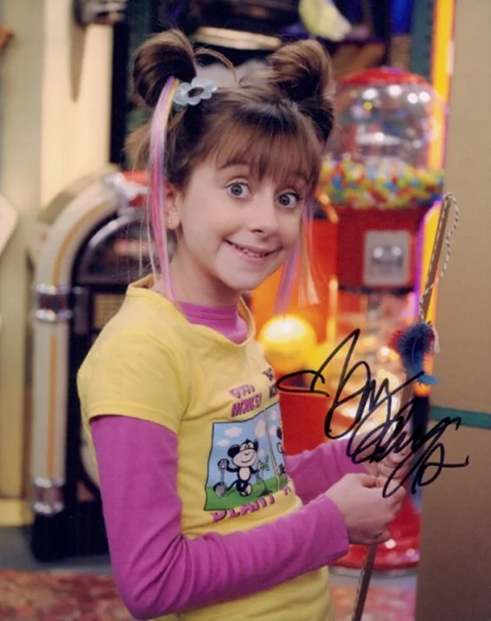Allisyn Arm autograph