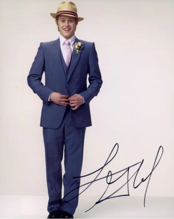 Lucas Grabeel autograph