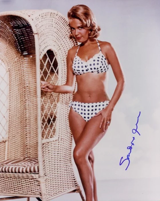 Sandra Dee autograph