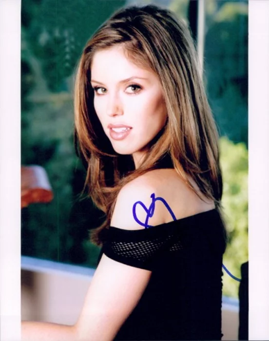 Kayla Ewell autograph