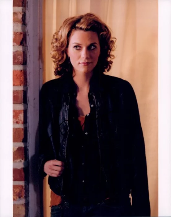 Hilarie Burton autograph