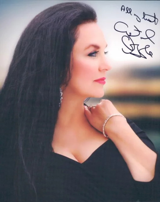Crystal Gayle autograph