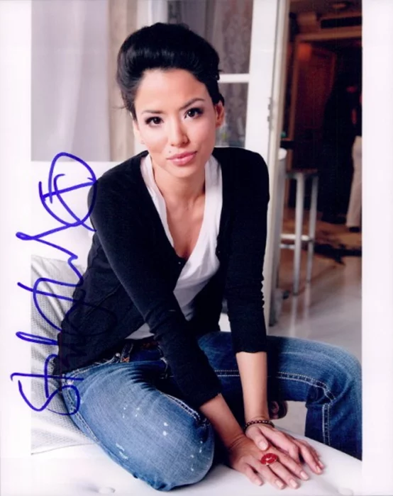 Stephanie Jacobsen autograph