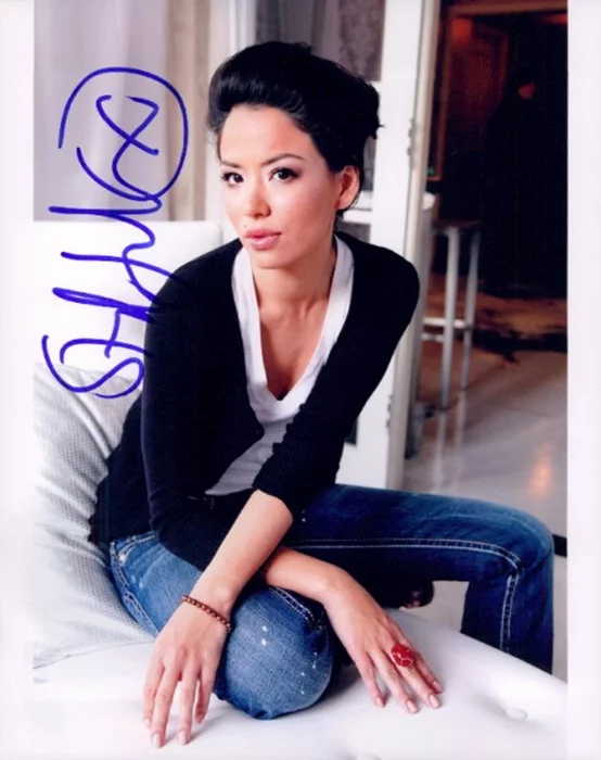 Stephanie Jacobsen autograph