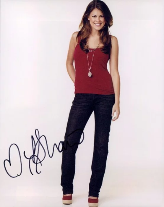 Lindsey Shaw autograph