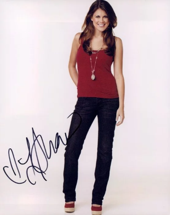 Lindsey Shaw autograph