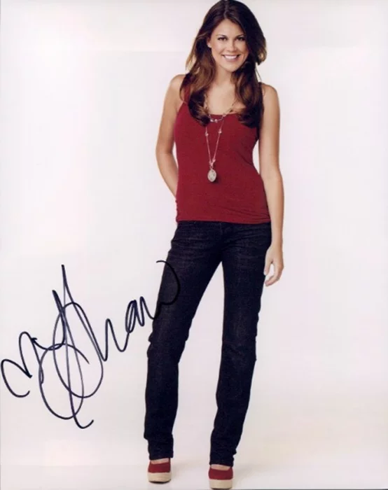 Lindsey Shaw autograph