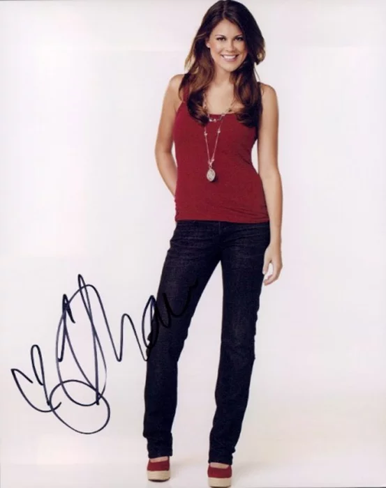 Lindsey Shaw autograph