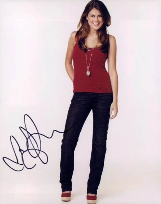 Lindsey Shaw autograph