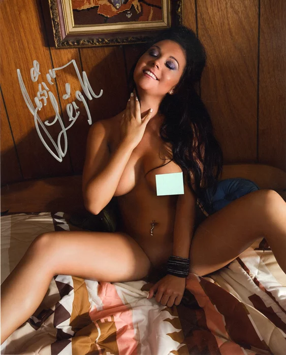 Jessica Leigh autograph