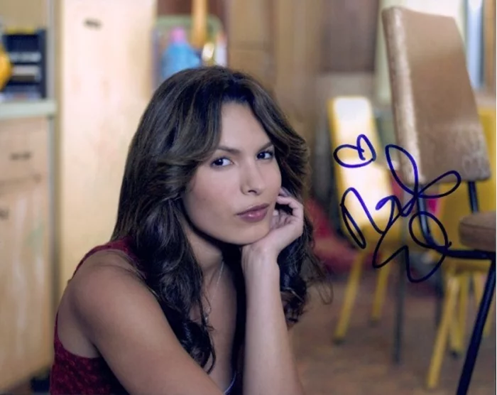 Nadine Velazquez autograph