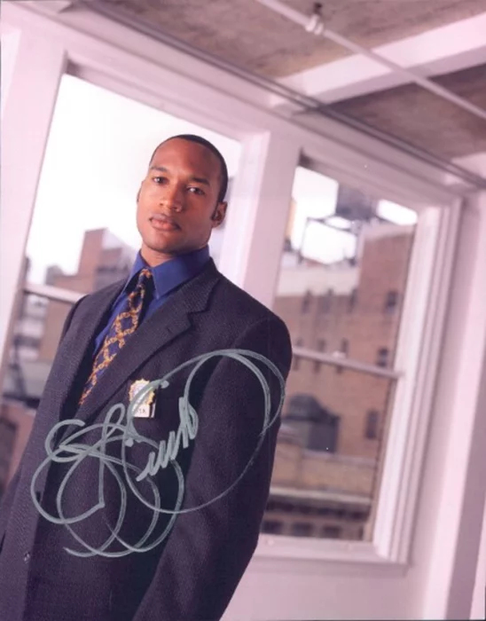 Henry Simmons autograph