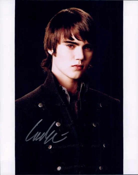 Cameron Bright autograph