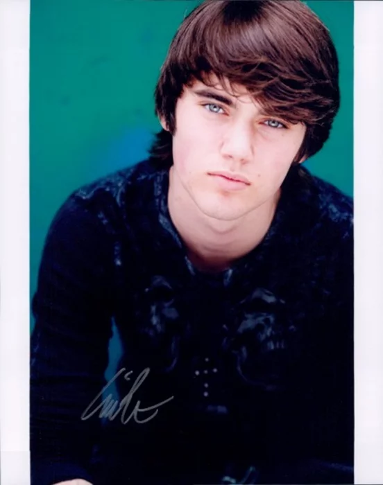 Cameron Bright autograph