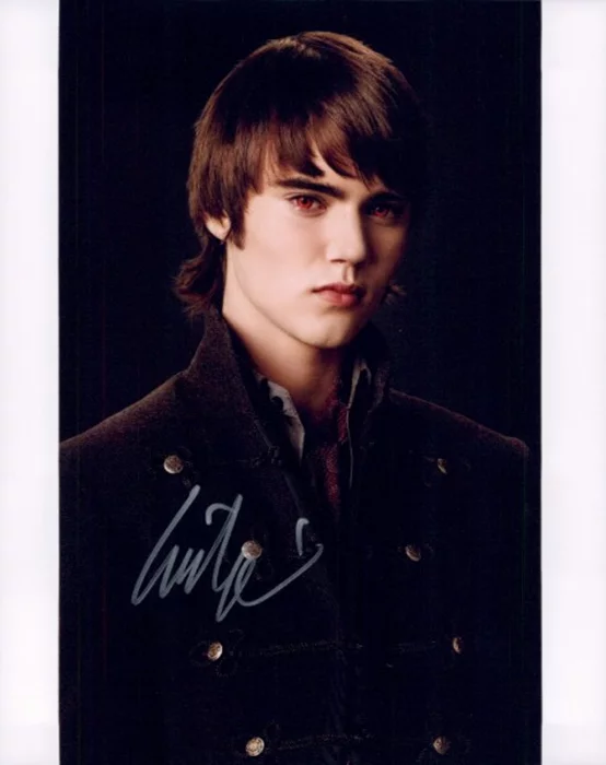 Cameron Bright autograph