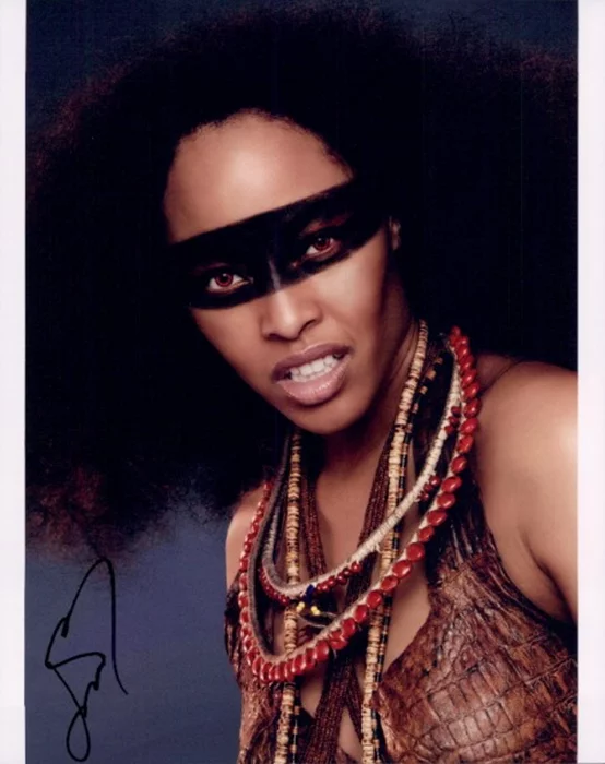 Tracey Heggins autograph
