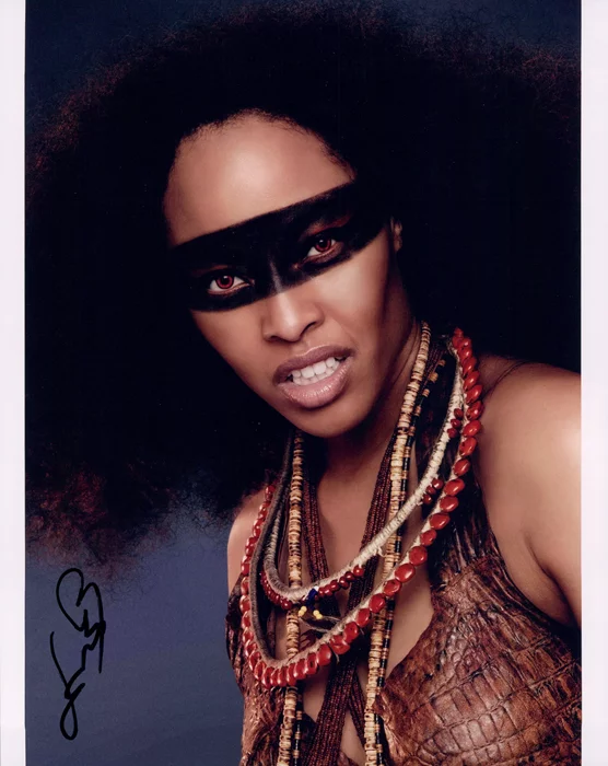 Tracey Heggins autograph
