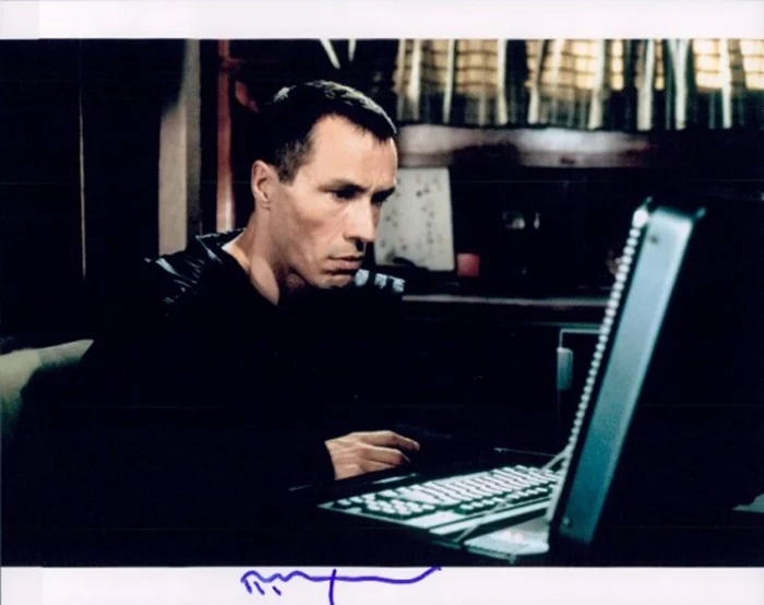 Michael Wincott autograph