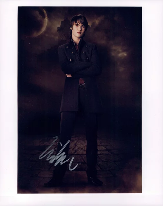 Cameron Bright autograph