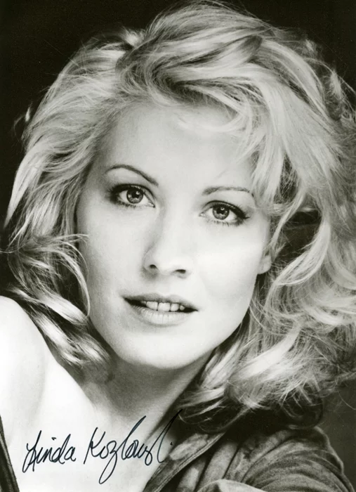 Linda Kozlowski autograph