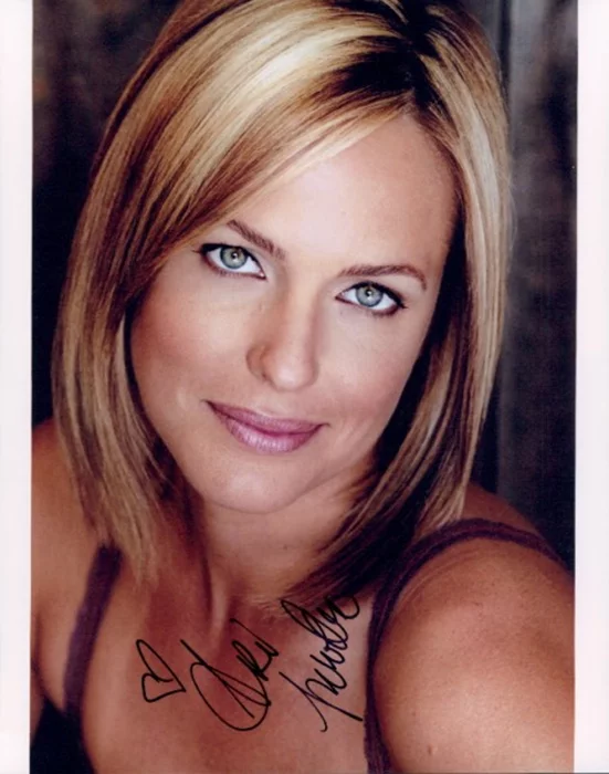 Arianne Zucker autograph