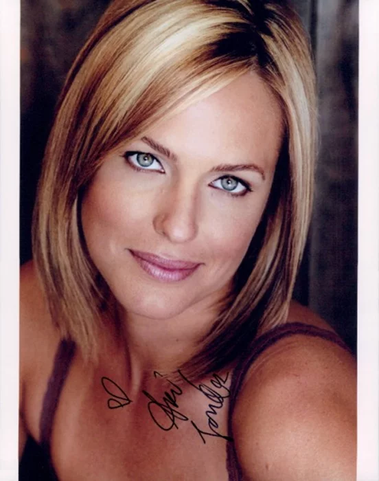 Arianne Zucker autograph