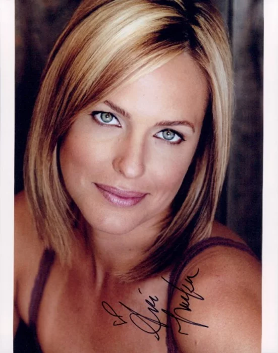 Arianne Zucker autograph