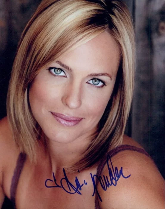 Arianne Zucker autograph