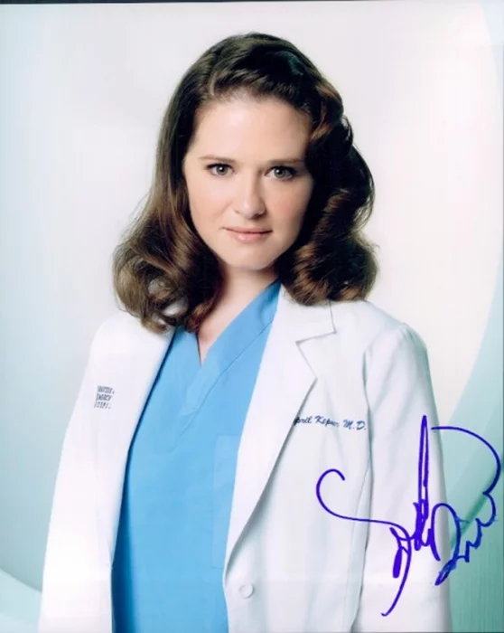 Sarah Drew autograph