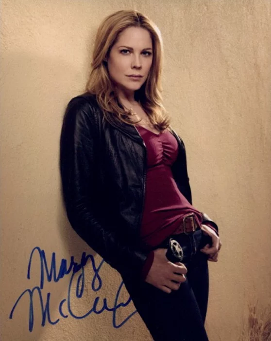Mary McCormack autograph