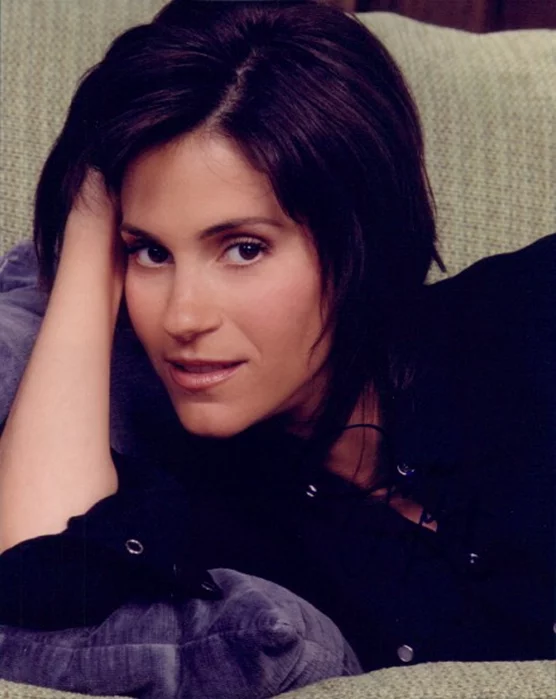 Jami Gertz autograph