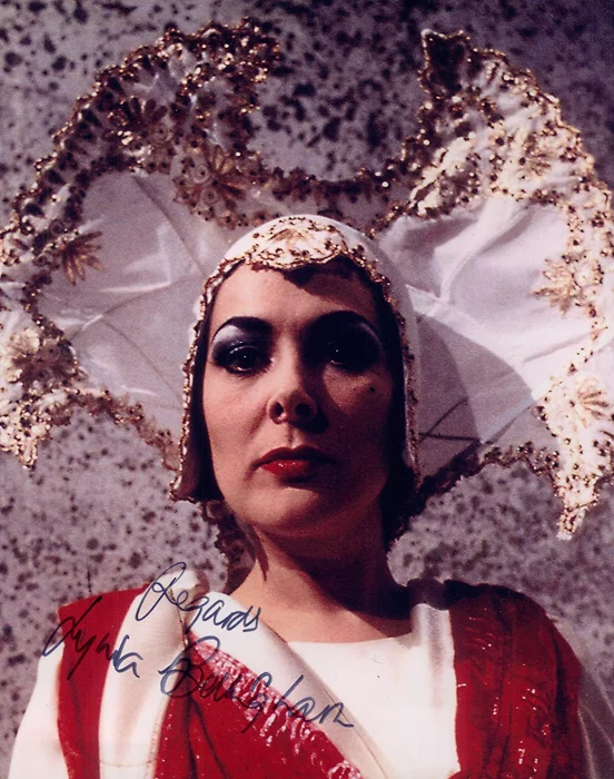 Lynda Bellingham autograph