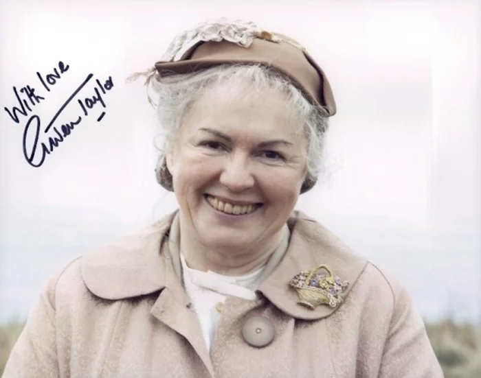 Gwen Taylor autograph