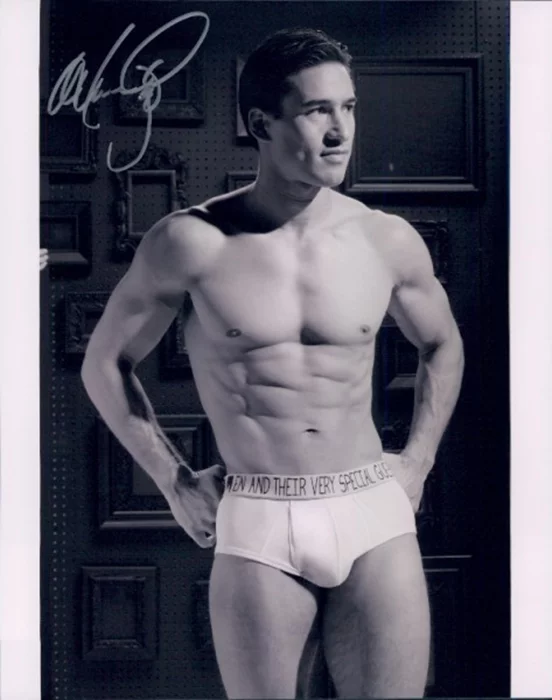 Mario Lopez autograph