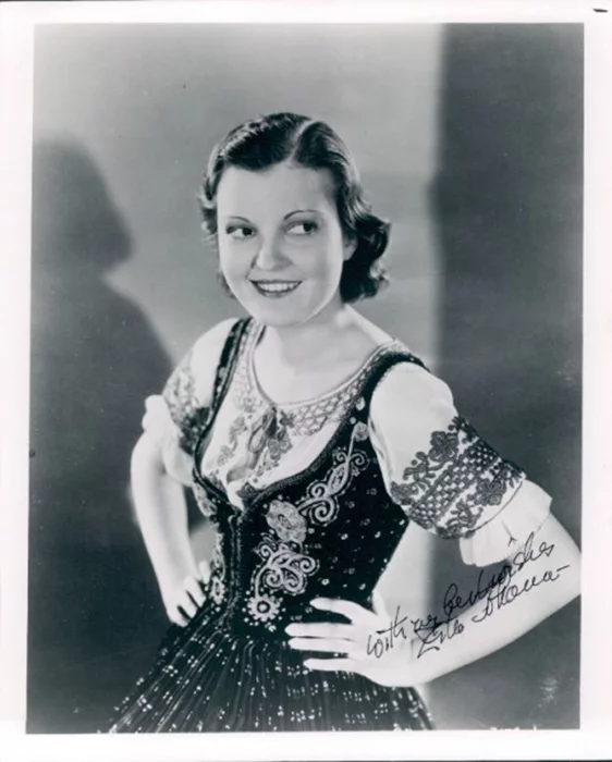 Zita Johann autograph