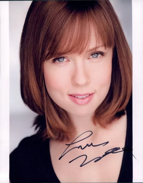 Laura  Waddell autograph